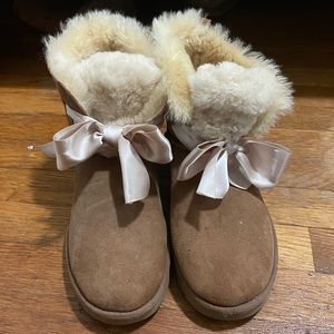 Ugg Gita mini bow boots